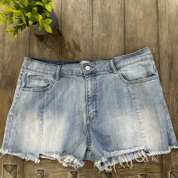 Twelve by ontwelfth Stylish Jean Shorts - Picture 1 of 11